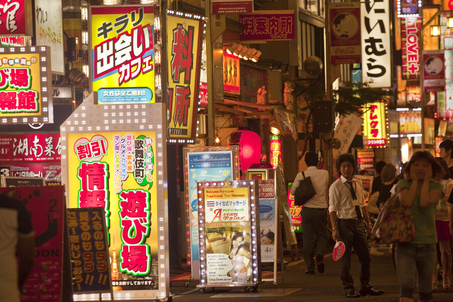 Kabuki Cho Night scene